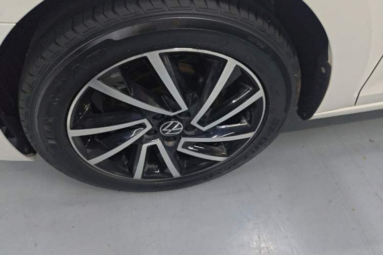 Used Skoda Rapid 2020 1.5L Automatic Comfort Edition Left Front Wheel Hub