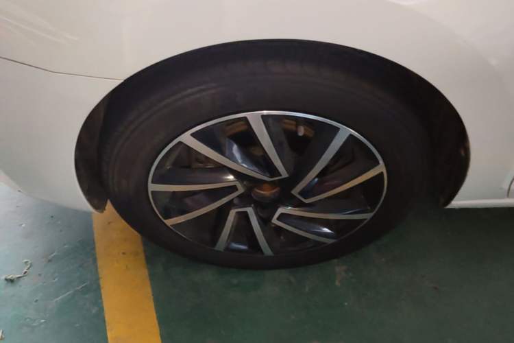 Used Skoda Rapid 2020 1.5L Automatic Comfort Edition Left Front Wheel Hub