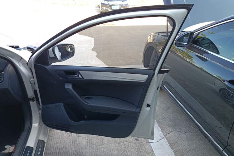 Used Skoda Rapid 2020 1.5L Automatic Comfort Edition Right Front Door Interior