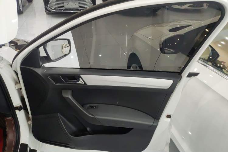 Used Skoda Rapid 2020 1.5L Automatic Comfort Edition Right Front Door Interior