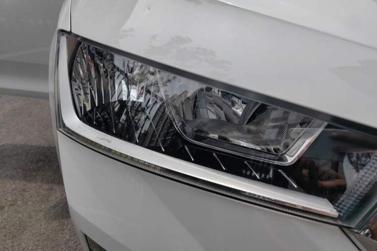 Used Skoda Rapid 2020 1.5L Automatic Comfort Edition Right Front Headlight
