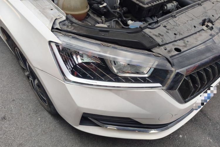Used Skoda Rapid 2020 1.5L Automatic Comfort Edition Right Front Headlight
