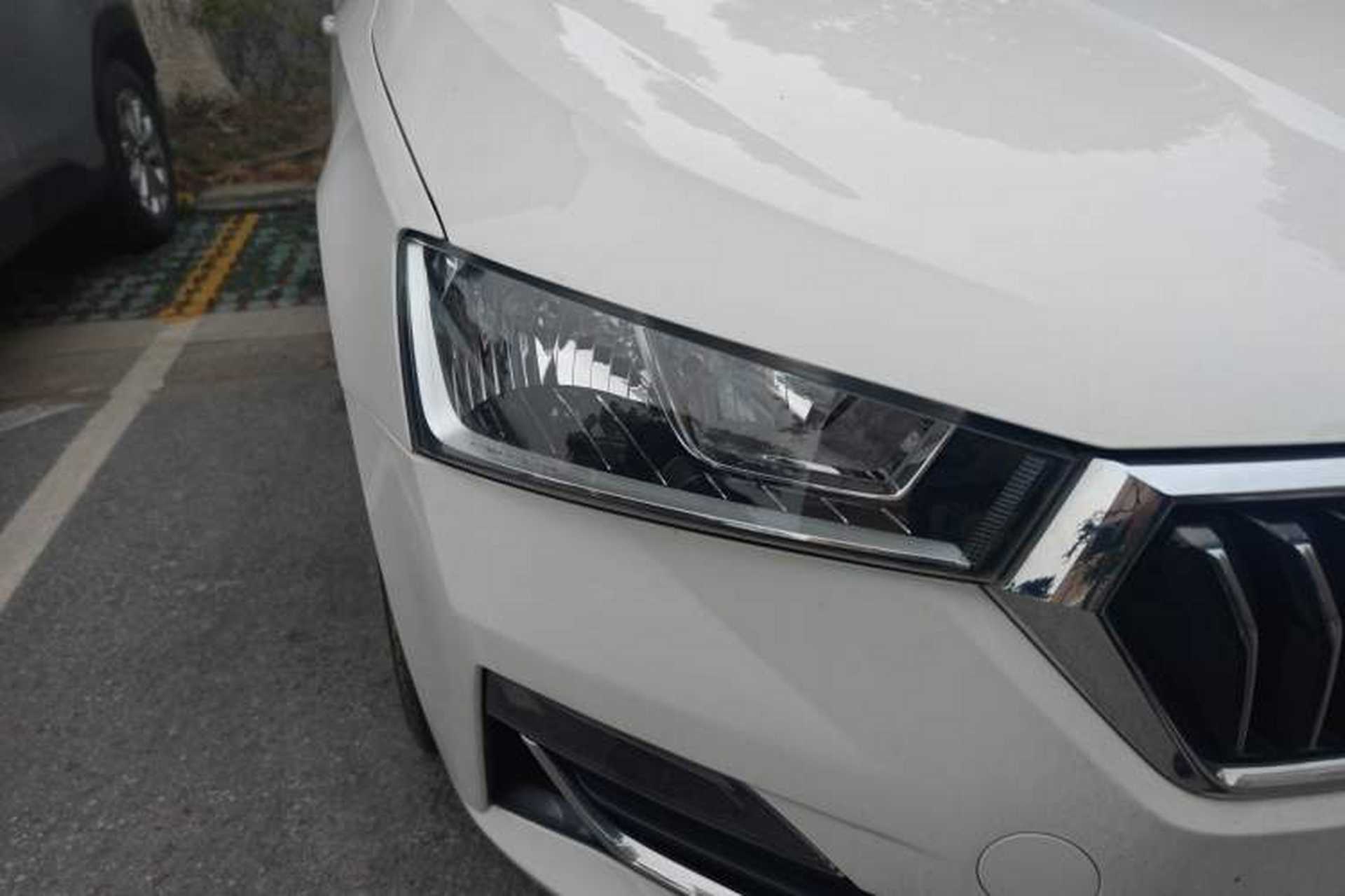 Used Skoda Rapid 2020 1.5L Automatic Comfort Edition Right Front Headlight