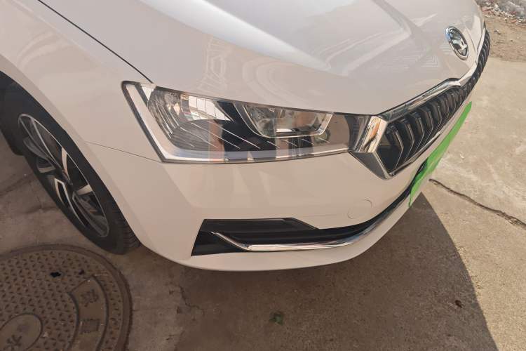 Used Skoda Rapid 2020 1.5L Manual Comfort Edition Right Front Headlight