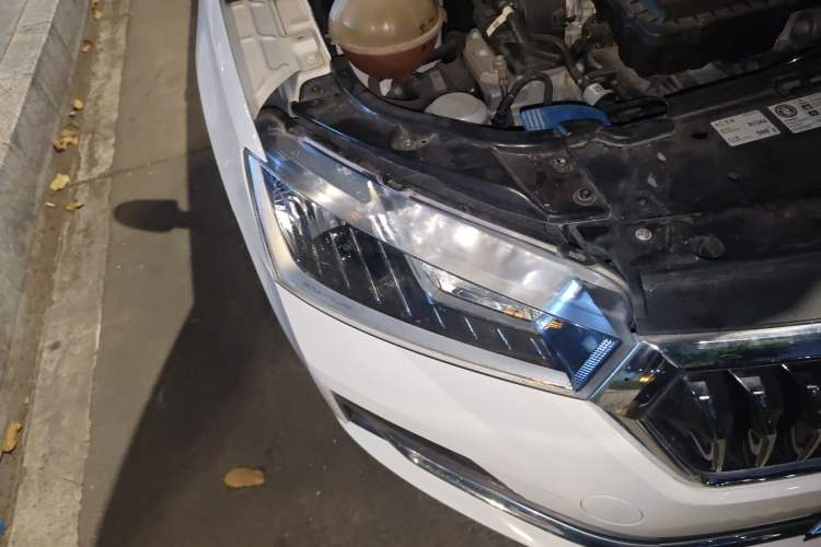 Used Skoda Rapid 2020 1.5L Manual Comfort Edition Right Front Headlight