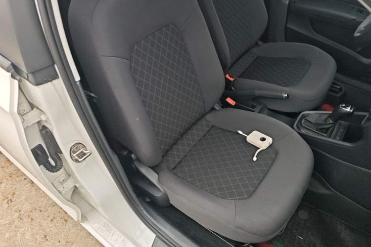 Used Skoda Rapid 2020 1.5L Automatic Standard Edition Right Front Seat