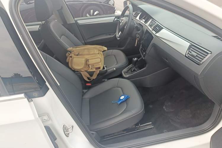 Used Skoda Rapid 2020 1.5L Automatic Comfort Edition Right Front Seat