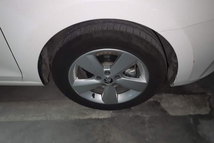 Used Skoda Rapid 2020 1.5L Automatic Standard Edition Right Front Wheel Hub