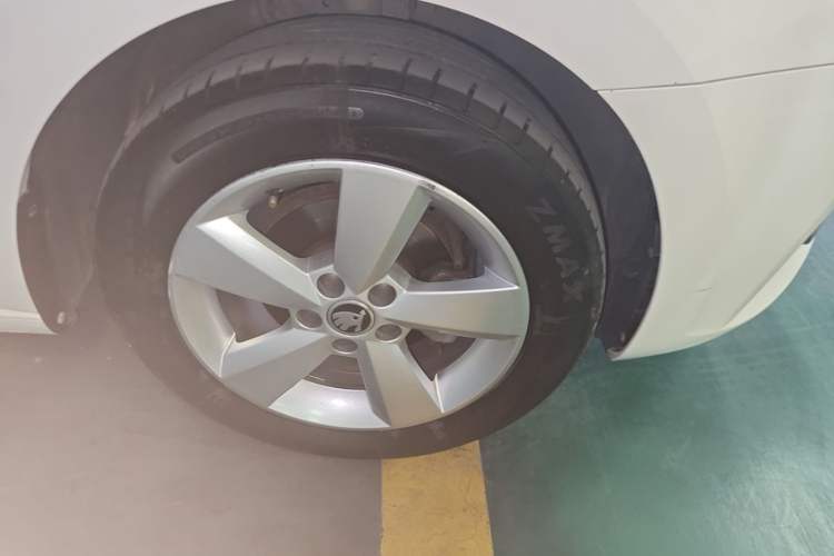 Used Skoda Rapid 2020 1.5L Automatic Standard Edition Right Front Wheel Hub