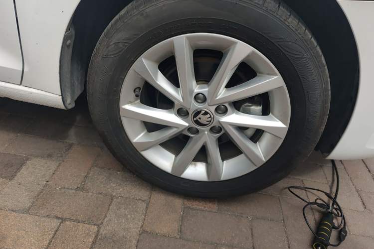 Used Skoda Rapid 2020 1.5L Automatic Standard Edition Right Front Wheel Hub