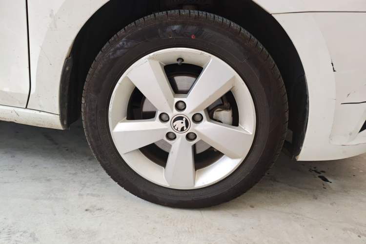 Used Skoda Rapid 2020 1.5L Automatic Standard Edition Right Front Wheel Hub