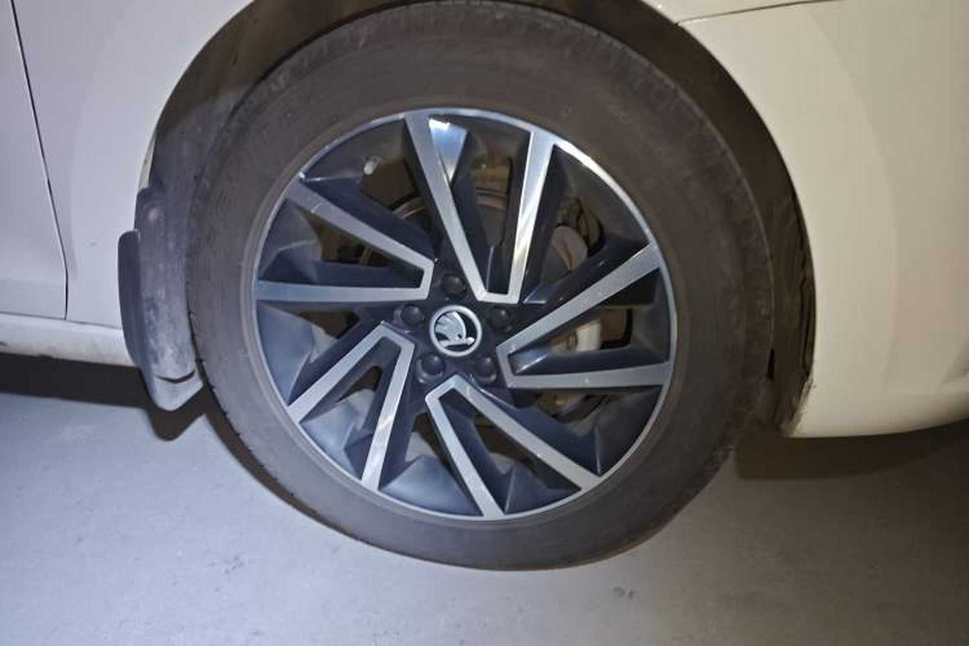 Used Skoda Rapid 2020 1.5L Automatic Comfort Edition Right Front Wheel Hub