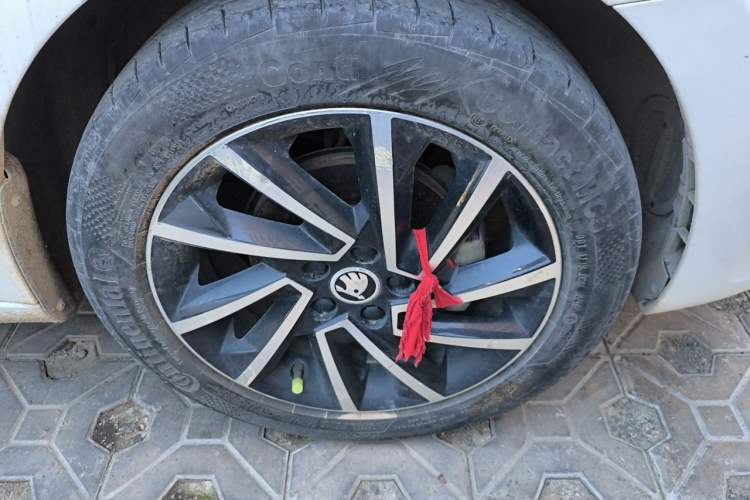 Used Skoda Rapid 2020 1.5L Manual Comfort Edition Right Front Wheel Hub