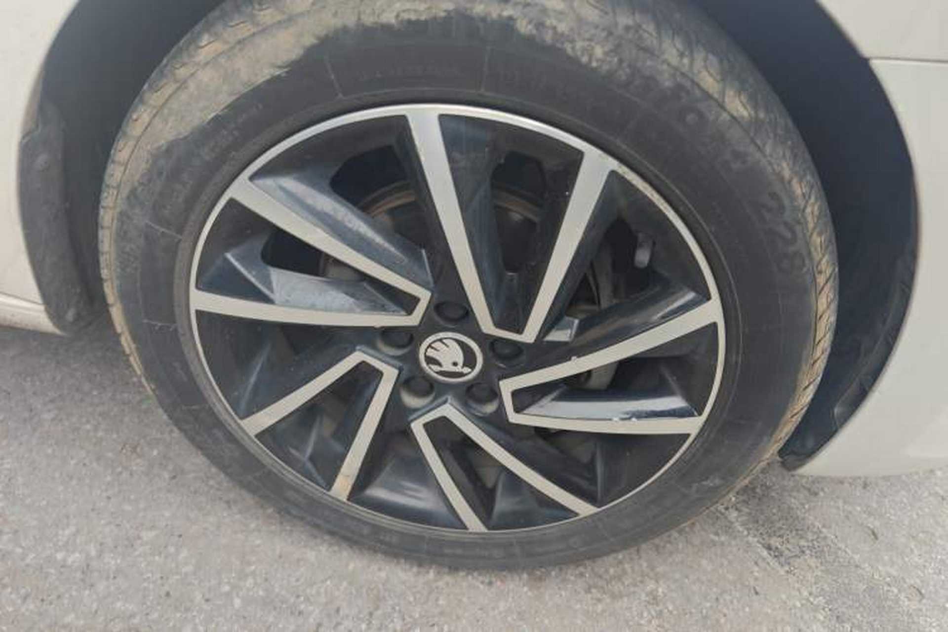 Used Skoda Rapid 2020 1.5L Automatic Comfort Edition Right Front Wheel Hub