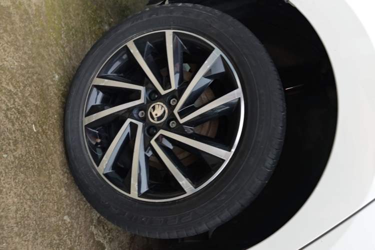 Used Skoda Rapid 2020 1.5L Automatic Comfort Edition Right Rear Wheel Hub