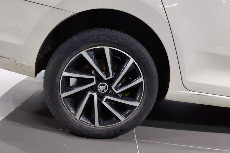 Used Skoda Rapid 2020 1.5L Automatic Comfort Edition Right Rear Wheel Hub