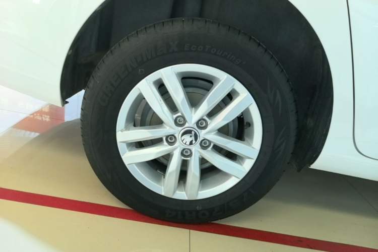 Used Skoda Rapid 2020 1.5L Manual Standard Edition Right Rear Wheel Hub