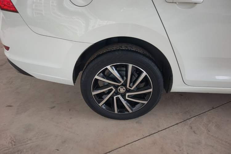 Used Skoda Rapid 2020 1.5L Automatic Comfort Edition Right Rear Wheel Hub