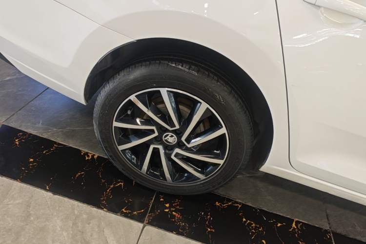 Used Skoda Rapid 2020 1.5L Automatic Comfort Edition Right Rear Wheel Hub