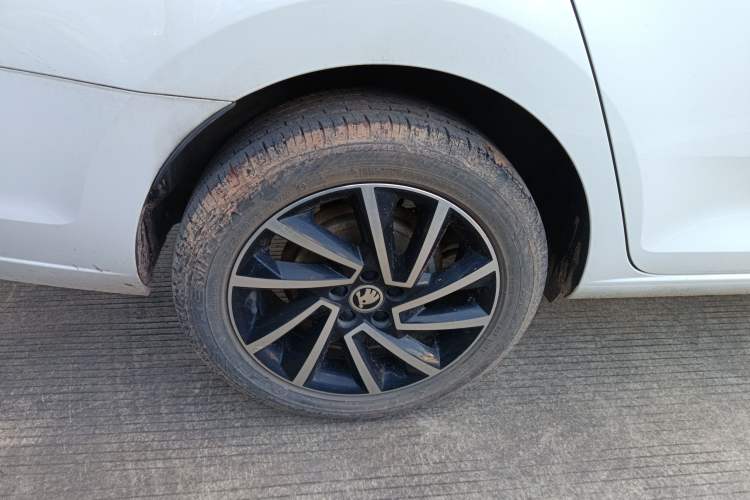 Used Skoda Rapid 2020 1.5L Automatic Comfort Edition Right Rear Wheel Hub