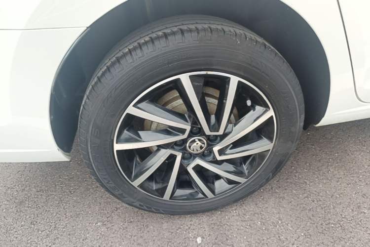 Used Skoda Rapid 2020 1.5L Automatic Comfort Edition Right Rear Wheel Hub