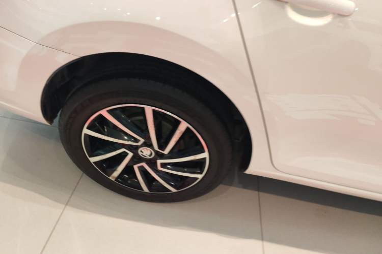 Used Skoda Rapid 2020 1.5L Automatic Comfort Edition Right Rear Wheel Hub