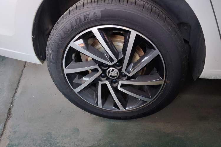 Used Skoda Rapid 2020 1.5L Automatic Comfort Edition Right Rear Wheel Hub