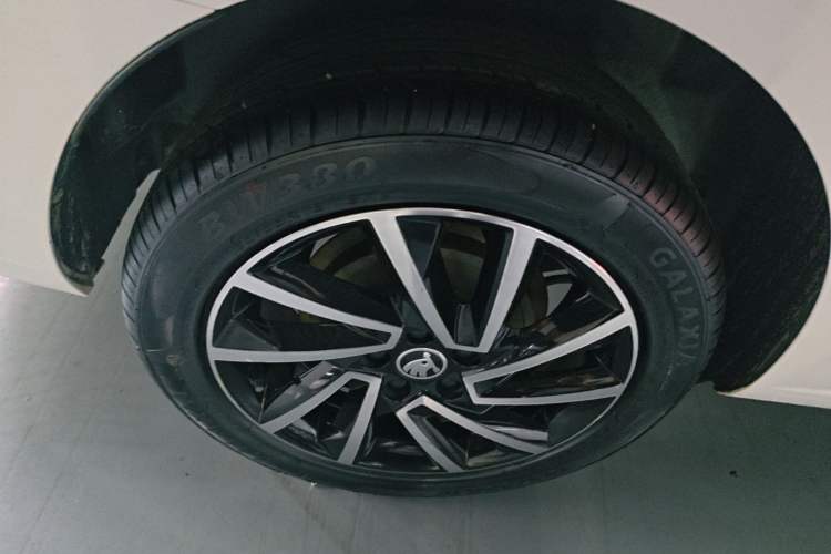 Used Skoda Rapid 2020 1.5L Automatic Comfort Edition Right Rear Wheel Hub