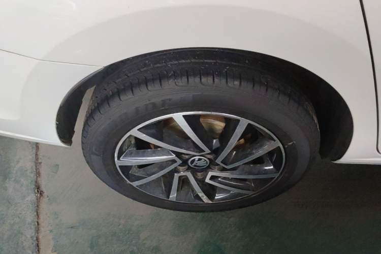 Used Skoda Rapid 2020 1.5L Automatic Comfort Edition Right Rear Wheel Hub