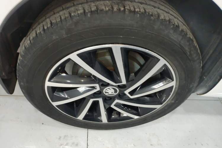 Used Skoda Rapid 2020 1.5L Automatic Comfort Edition Right Rear Wheel Hub