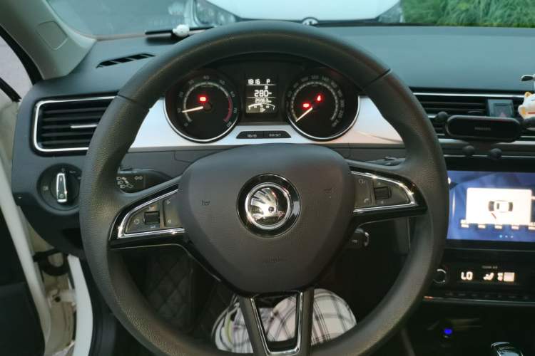 Used Skoda Rapid 2020 1.5L Automatic Comfort Edition Steering Wheel