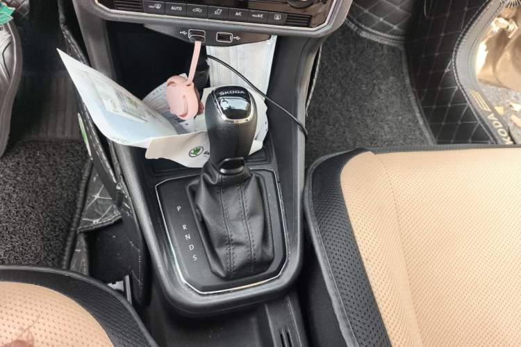 Used Skoda Rapid 2020 1.5L Automatic Comfort Edition Gear Lever