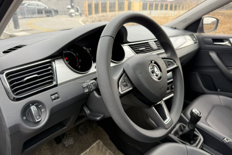 Used Skoda Rapid 2020 1.5L Manual Comfort Edition Interior 12