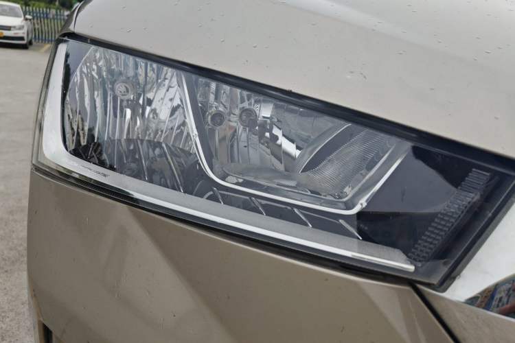 Used Skoda Rapid 2020 1.5L Automatic Comfort Edition Right Front Headlight