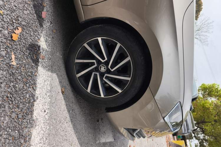 Used Skoda Rapid 2020 1.5L Automatic Comfort Edition Right Front Wheel Hub
