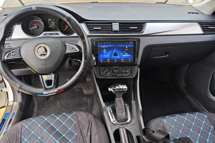 Used Skoda Rapid 2022 1.5L Automatic Comfort Edition Audio And AC Panel