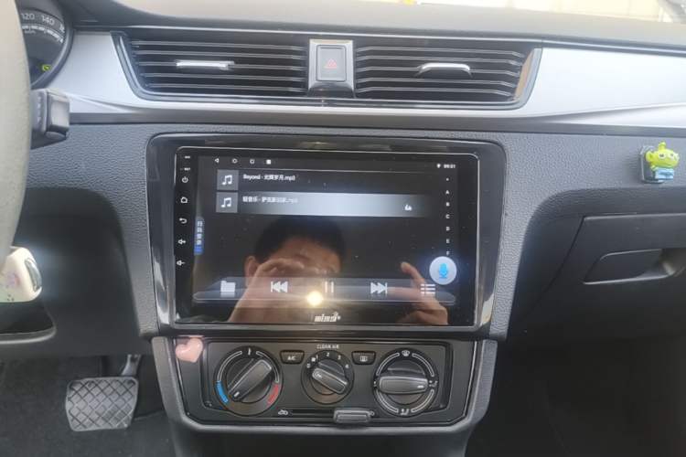 Used Skoda Rapid 2022 1.5L Automatic Comfort Edition Audio And AC Panel