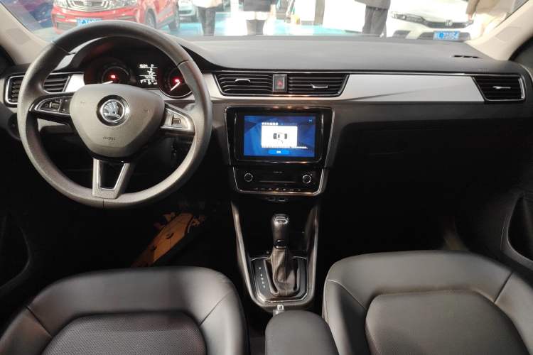 Used Skoda Rapid 2022 1.5L Automatic Comfort Edition Audio And AC Panel