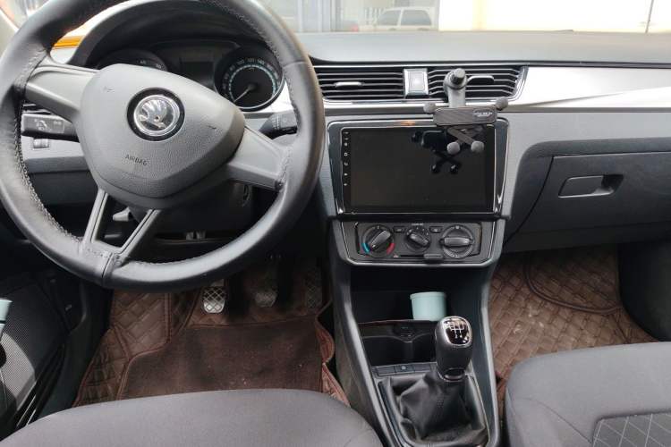 Used Skoda Rapid  Center Console