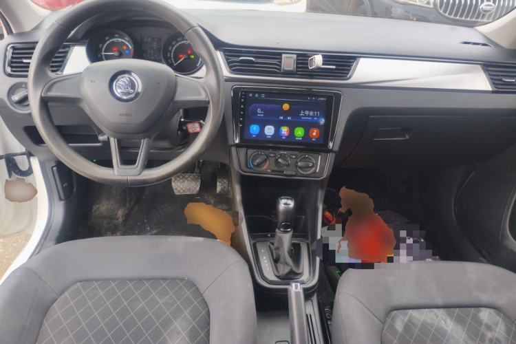 Used Skoda Rapid 2022 1.5L Automatic Comfort Edition Center Console