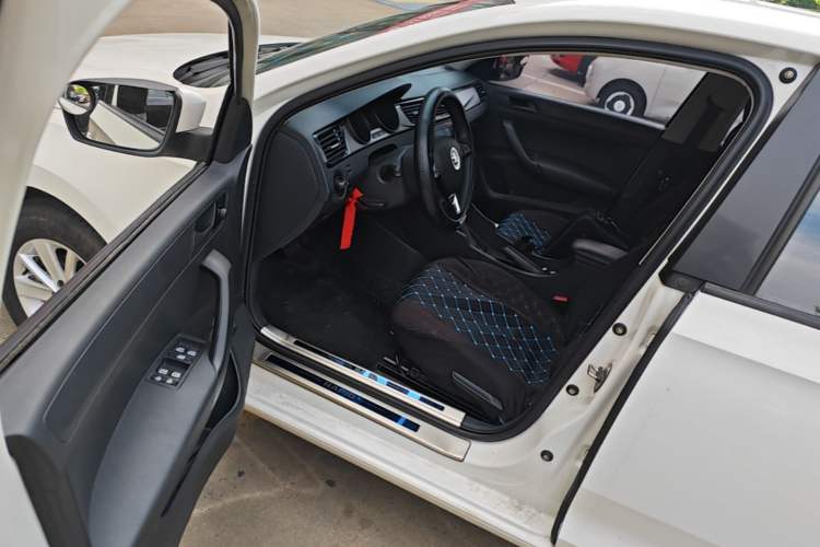 Used Skoda Rapid 2022 1.5L Automatic Comfort Edition Driver Seat