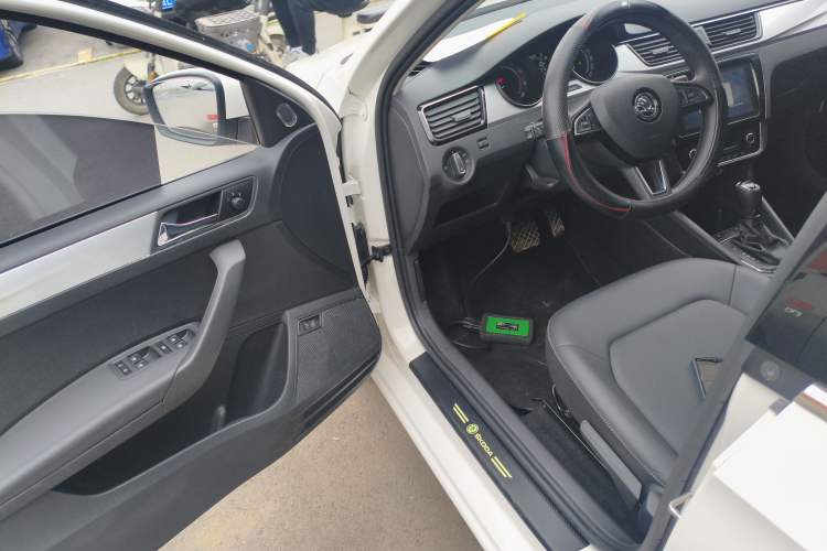 Used Skoda Rapid 2022 1.5L Automatic Comfort Edition Driver Seat