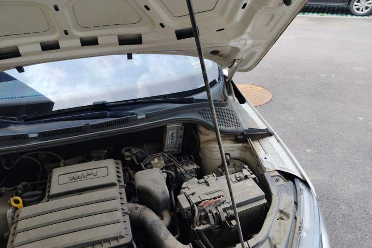 Used Skoda Rapid  Engine Bay Left