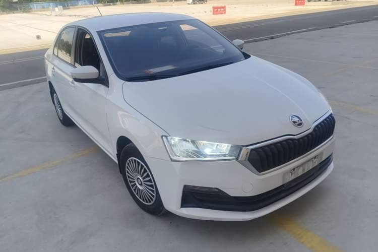 Used Skoda Rapid 2022 1.5L Automatic Comfort Edition Front Right 45 Deg
