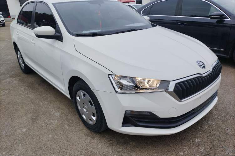 Used Skoda Rapid 2022 1.5L Automatic Comfort Edition Front Right 45 Deg