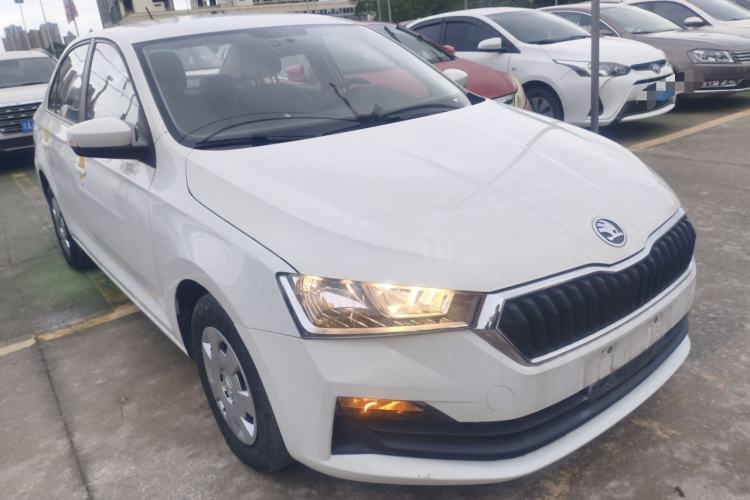 Used Skoda Rapid 2022 1.5L Automatic Comfort Edition Front Right 45 Deg