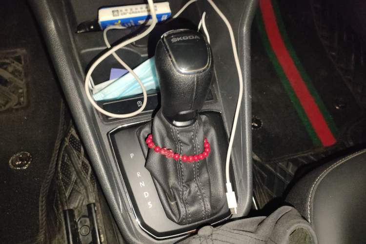 Used Skoda Rapid 2022 1.5L Automatic Comfort Edition Gear Lever