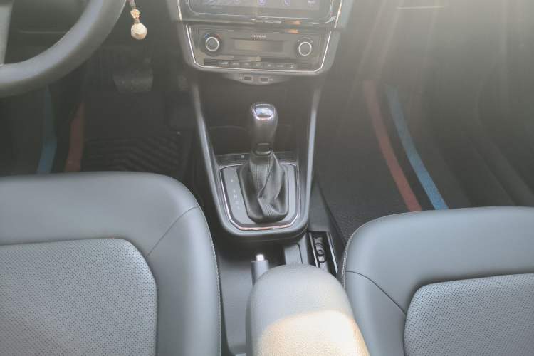 Used Skoda Rapid 2022 1.5L Automatic Comfort Edition Gear Lever