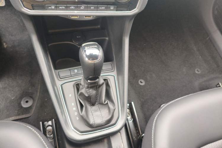 Used Skoda Rapid 2022 1.5L Automatic Comfort Edition Gear Lever