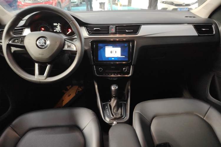 Used Skoda Rapid 2022 1.5L Automatic Comfort Edition Gear Lever